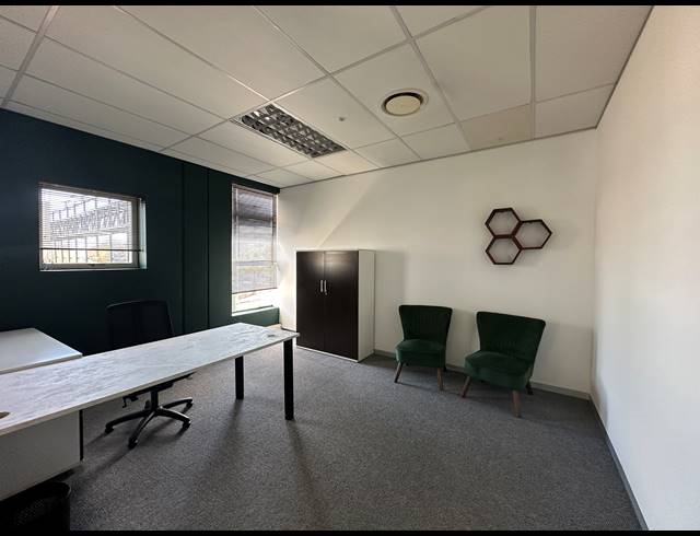 25M² CO-WORKING SPACE TO LET IN DIE HOEWES